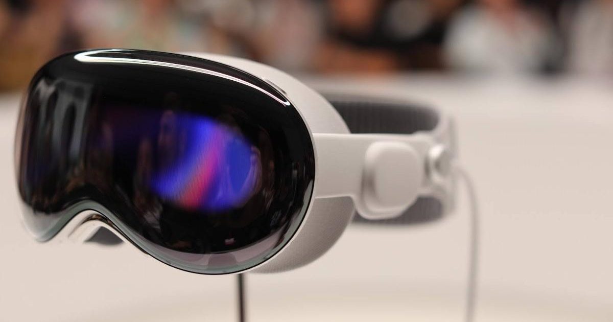 DROPIDEA | دروب ايديا - Apple's Vision Pro Executive Joins OpenAI's Hardware Team