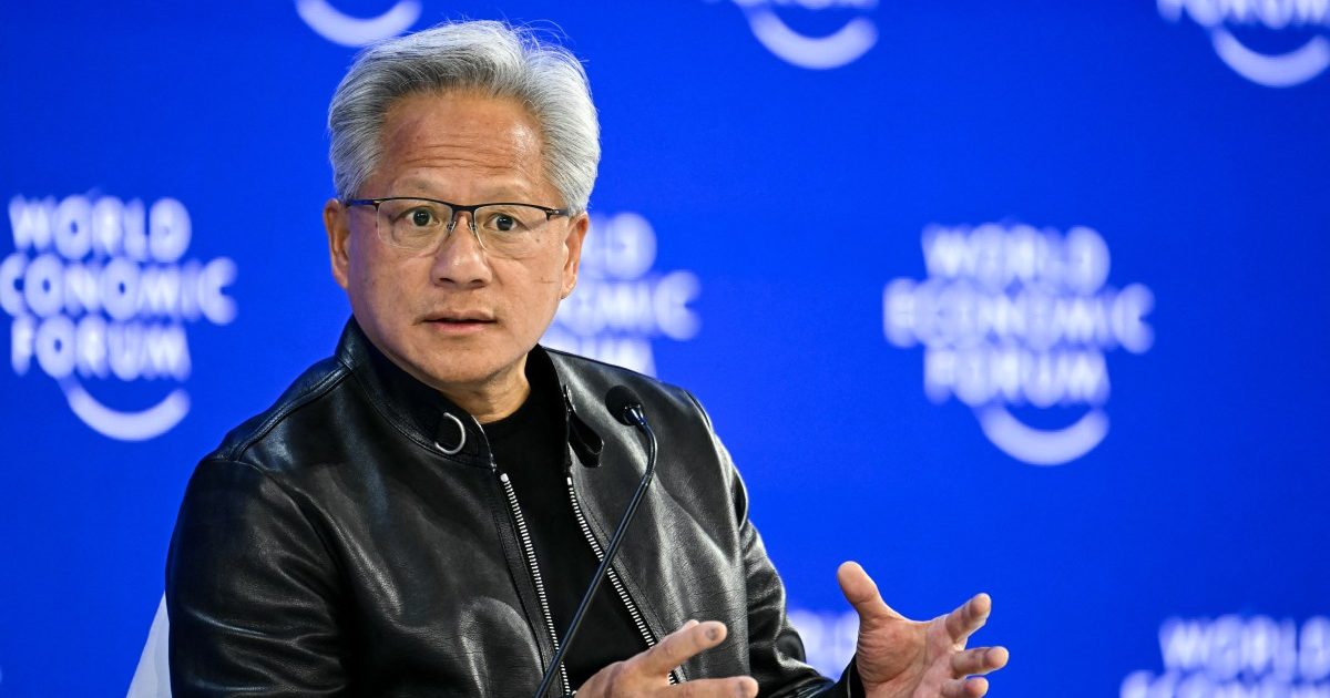 مكالمة ترامب المفاجئة لرئيس Nvidia: لن نسمح بإبطاء الذكاء الاصطناعي